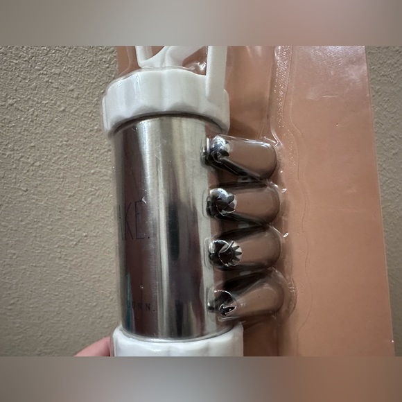 Rae Dunn Icing Kit Set - Picture 4 of 5